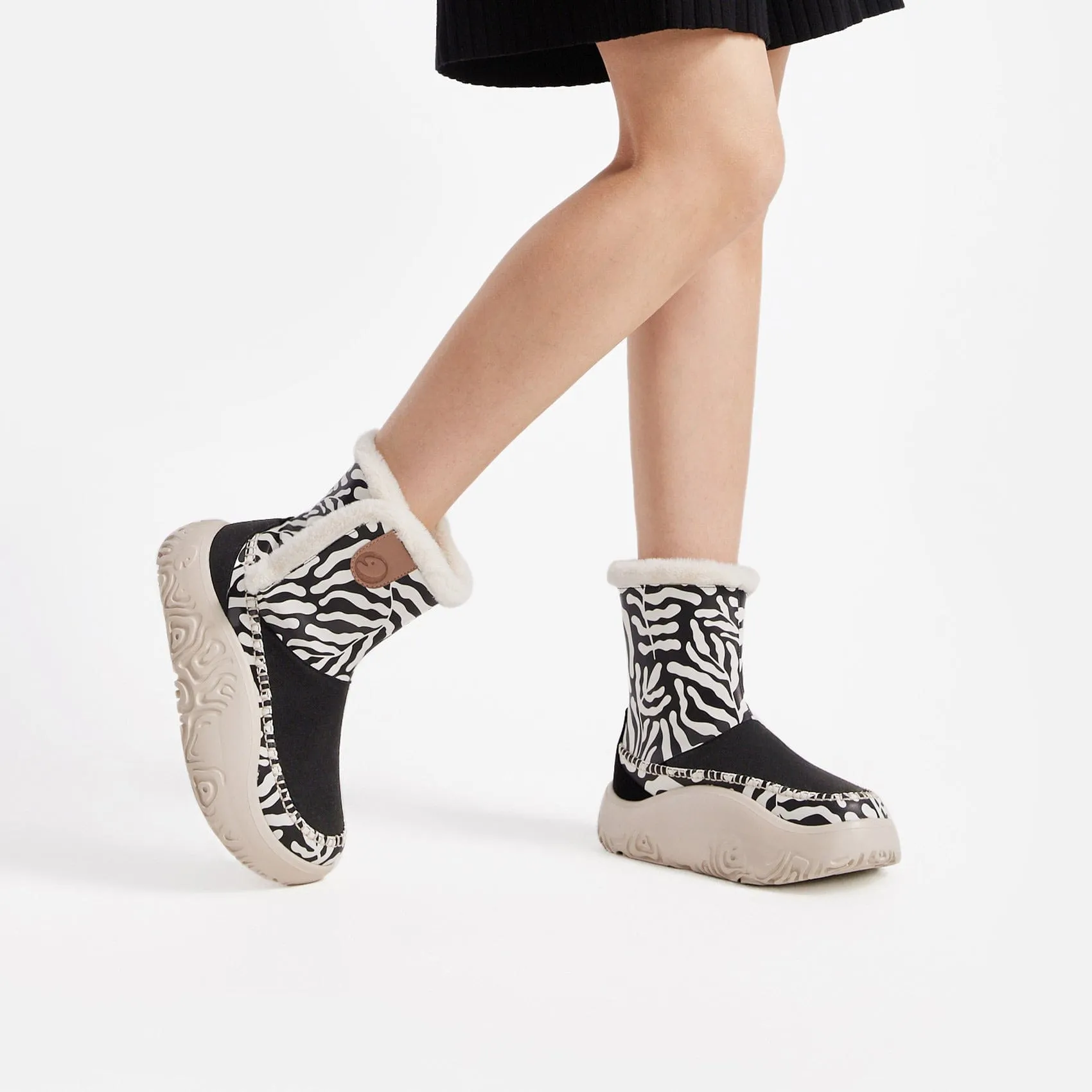 Black White Veins Vigo VI Women
