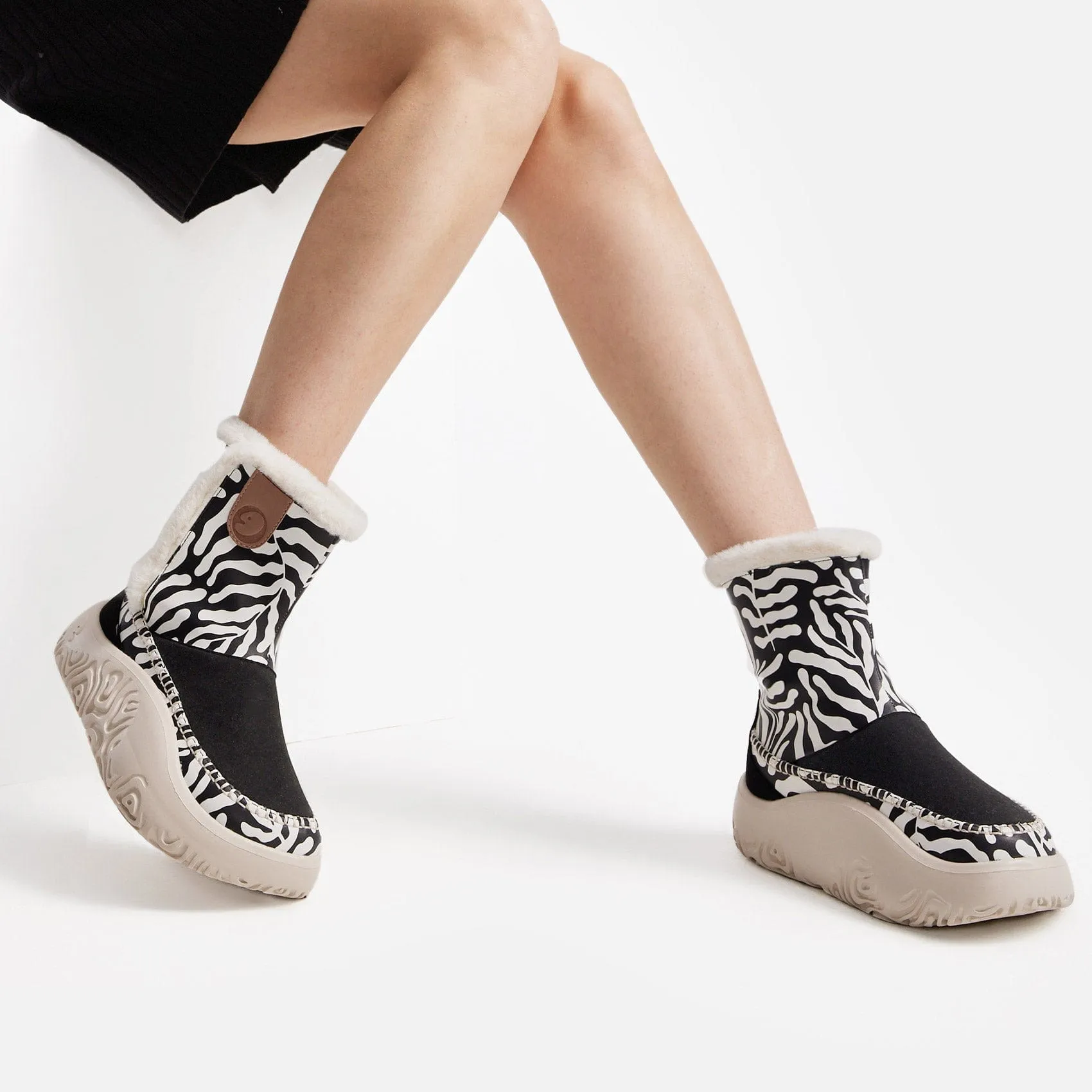 Black White Veins Vigo VI Women