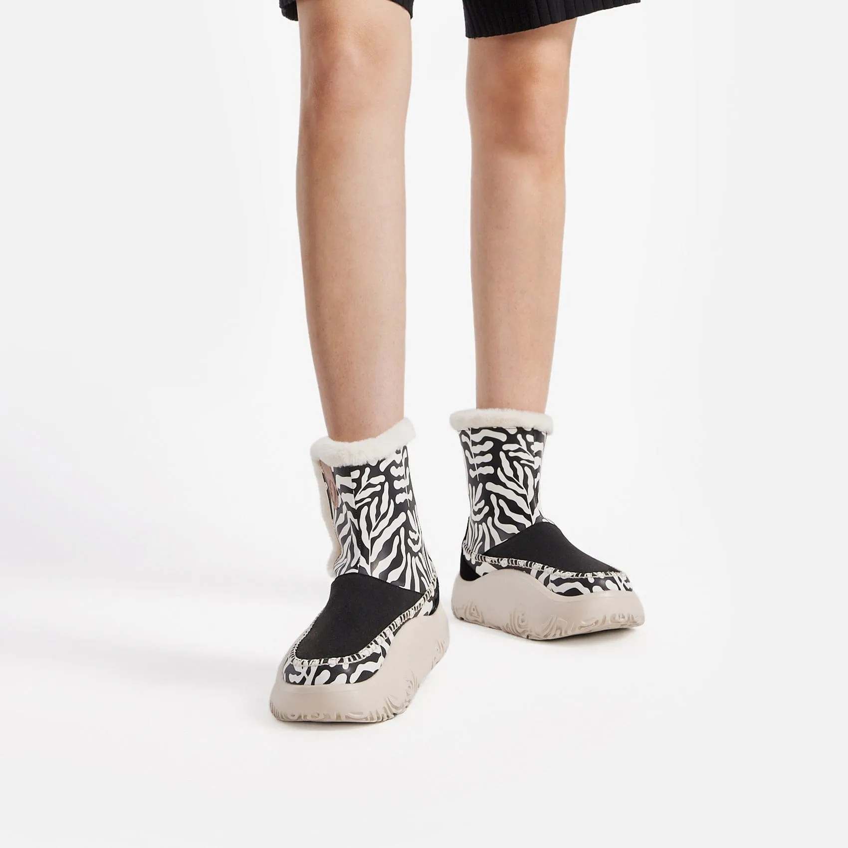 Black White Veins Vigo VI Women