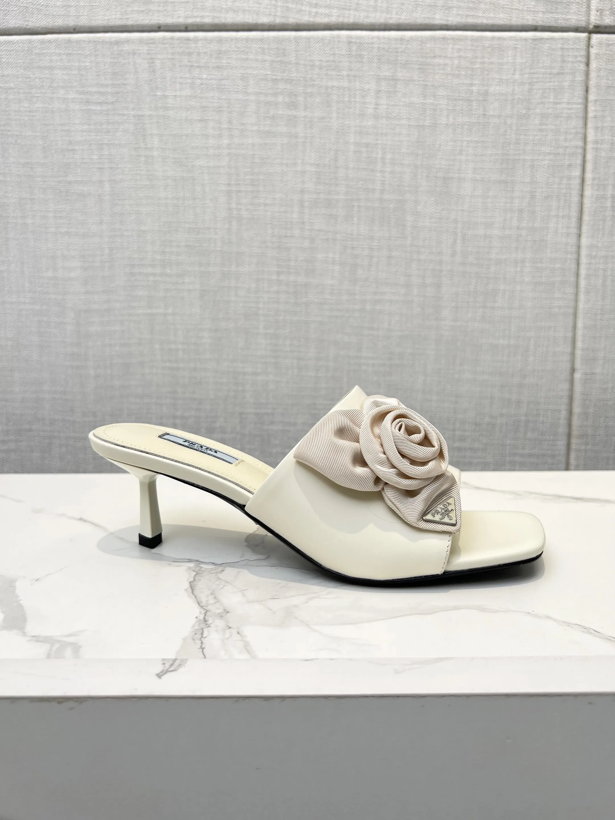 PRA FLOWER POINTED HEELS 55 IVORY CALFSKIN