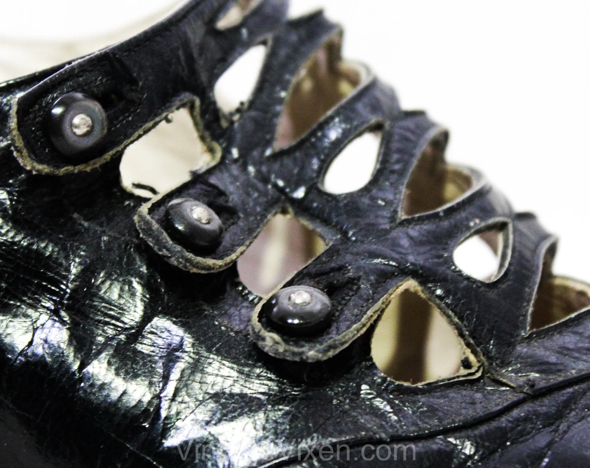 Size 6 Antique Shoes - 1910s Titanic Era Black Leather Pumps - Edwardian Pointed Toes - Lattice Buttoned Closure - Stacked Wooden Heels